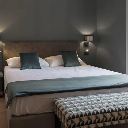 Domus Alberico Guest house 4*